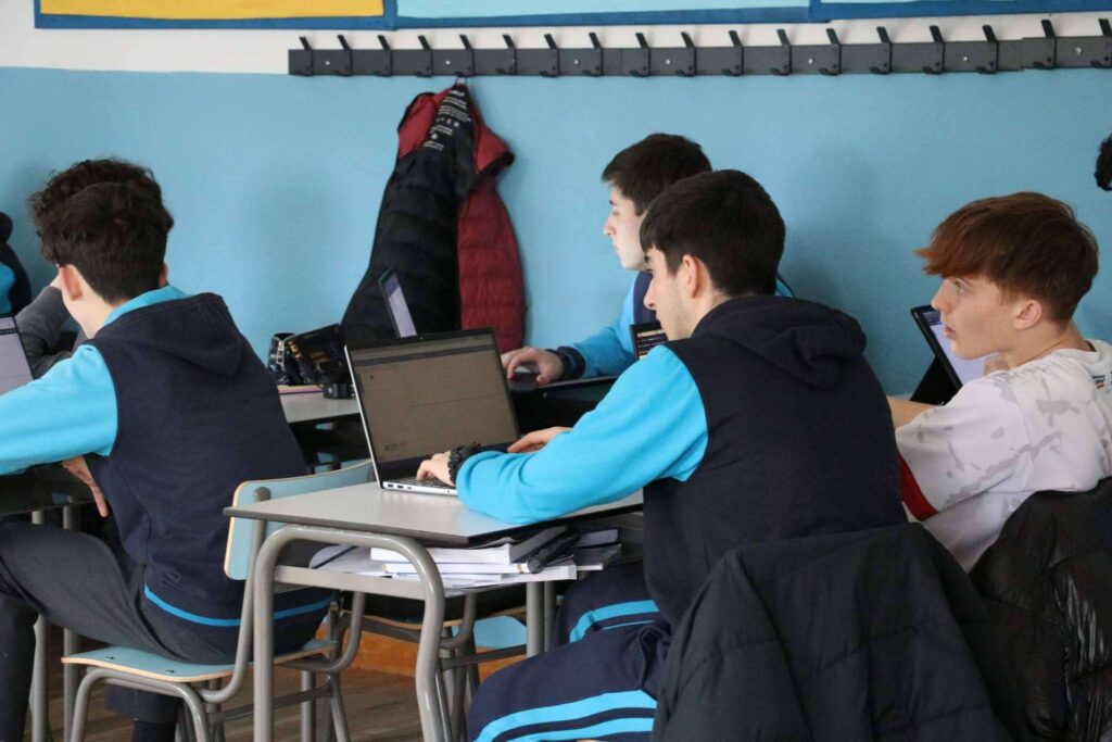 Cómo abordar la IA correctamente en el aula, por Casvi International American School
