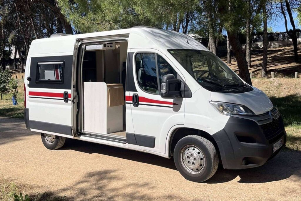 Convertir una furgoneta en camper es posible con Fabricamper, expertos en Madrid