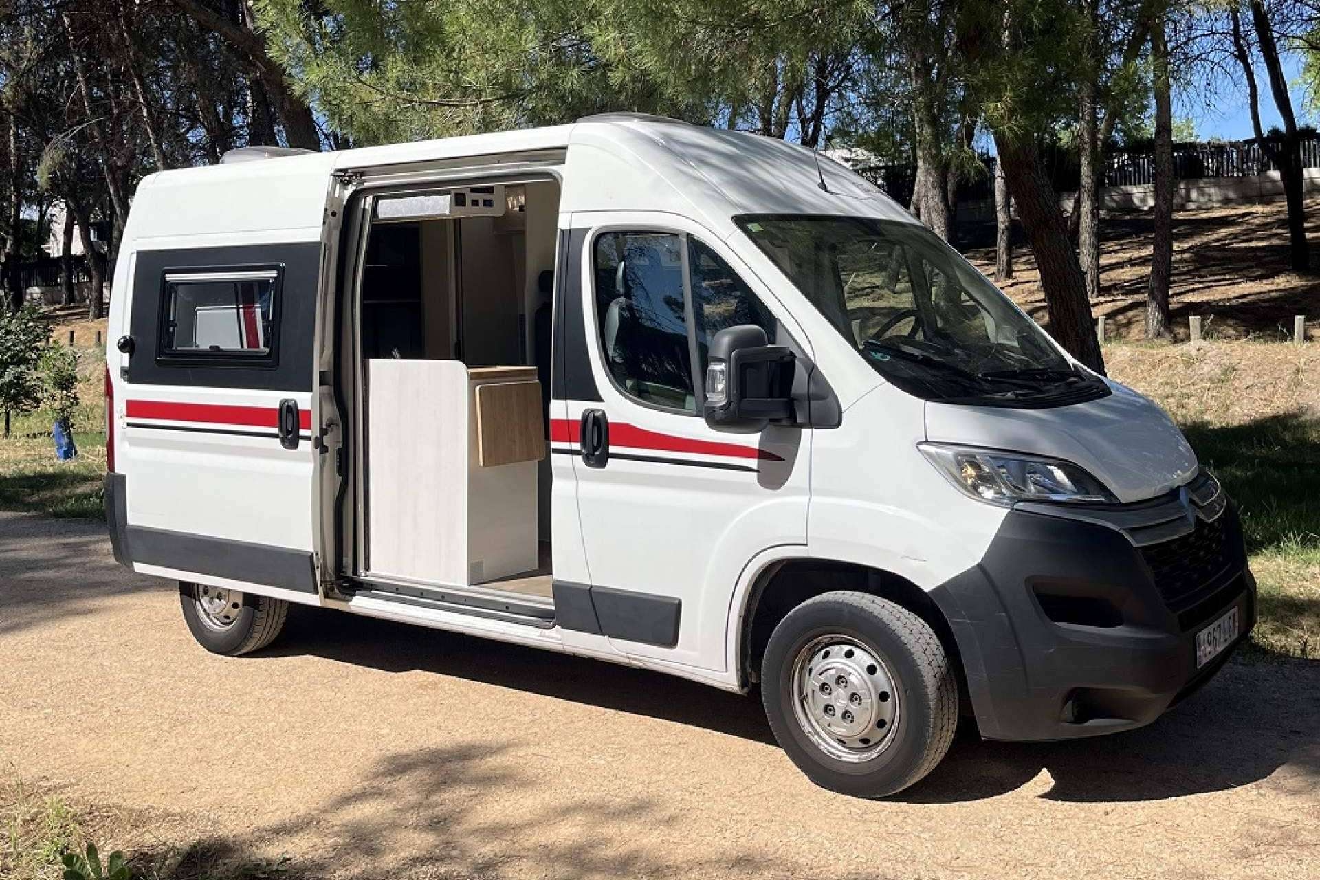 Convertir una furgoneta en camper es posible con Fabricamper, expertos en Madrid Convertir una furgoneta en camper es posible con Fabricamper, expertos en Madrid