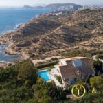 Sale al mercado en un enclave privilegiado una exclusiva villa con las mejores vistas de Alicante