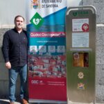 Santoña refuerza su compromiso con la cardioprotección instalando un desfibrilador en la vía pública