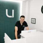 El propietario de la Clínica de Fisioterapia López Uría en Oviedo expone el error más común que cometen las personas con dolor muscular