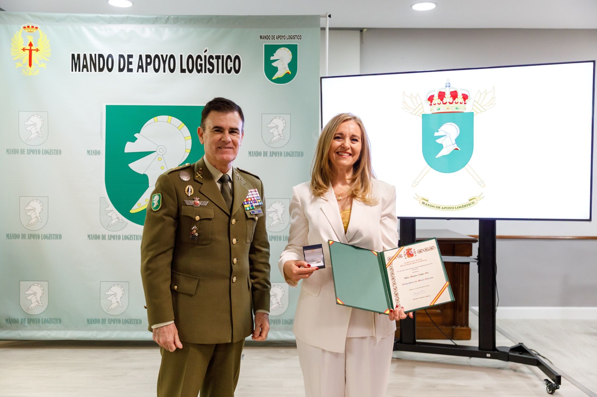 Beatriz López Gil, presidenta de la AEC, nueva Embajadora Marca Ejército por su compromiso con la calidad