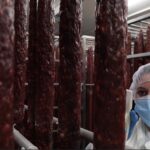 La importancia del empleo femenino en la producción de jamones y embutidos