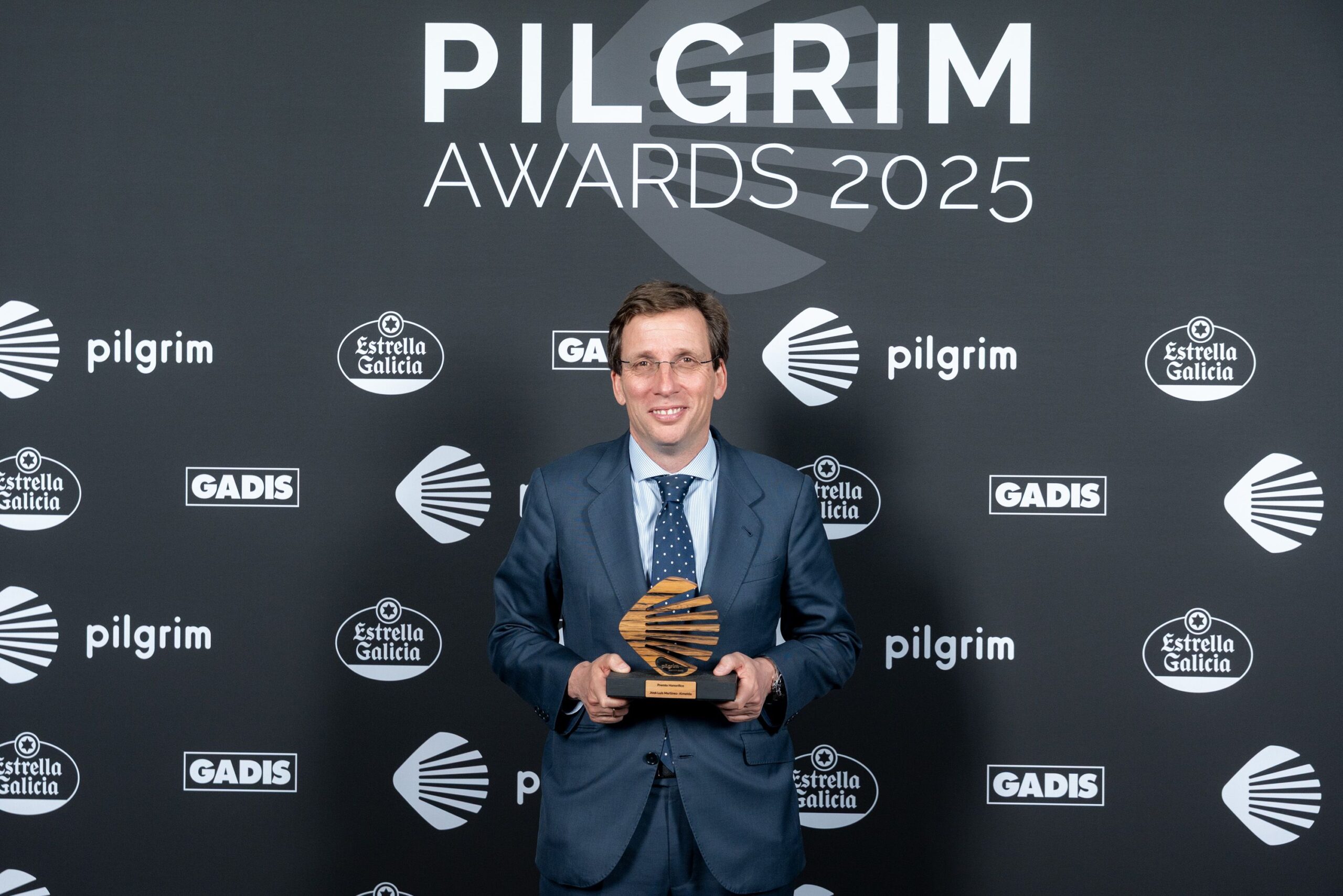Nieves Álvarez y el alcalde José Luis Martínez -Almeida, premiados en la III Edición de los Premios Pilgrim