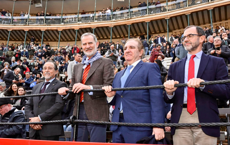 Atronadora ovación para el Rey en la Plaza de Toros de Valencia por su solidaridad, humanidad y apoyo