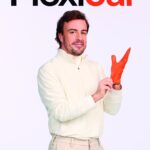 Fernando Alonso se pone al volante de un buggy en el nuevo spot de Flexicar