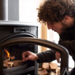 El calor del hogar de las estufas de leña como aliadas del invierno