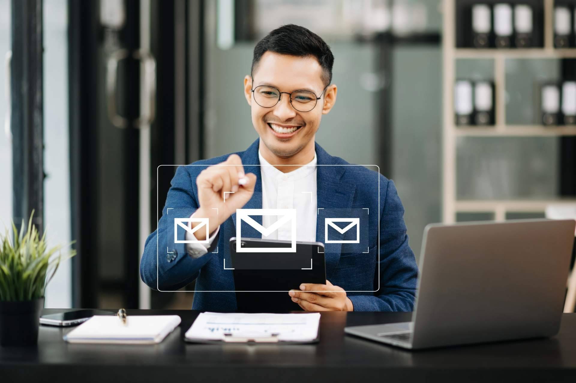 Potenciar la comunicación y las ventas con una estrategia profesional de email marketing Potenciar la comunicación y las ventas con una estrategia profesional de email marketing