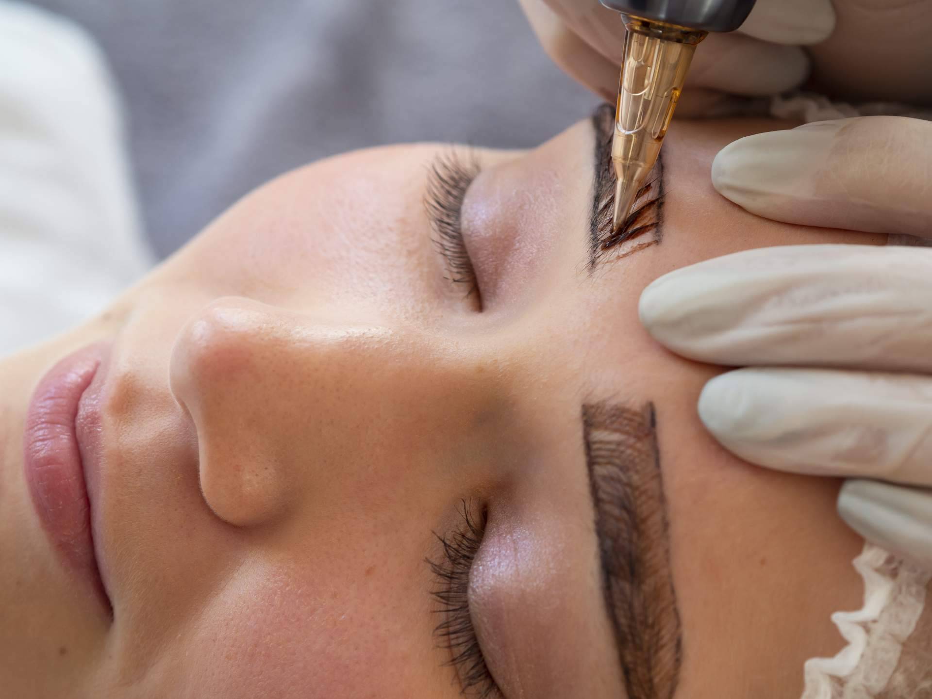 Micropigmentación de cejas labios y ojos la tendencia que redefine la belleza Micropigmentación de cejas labios y ojos la tendencia que redefine la belleza