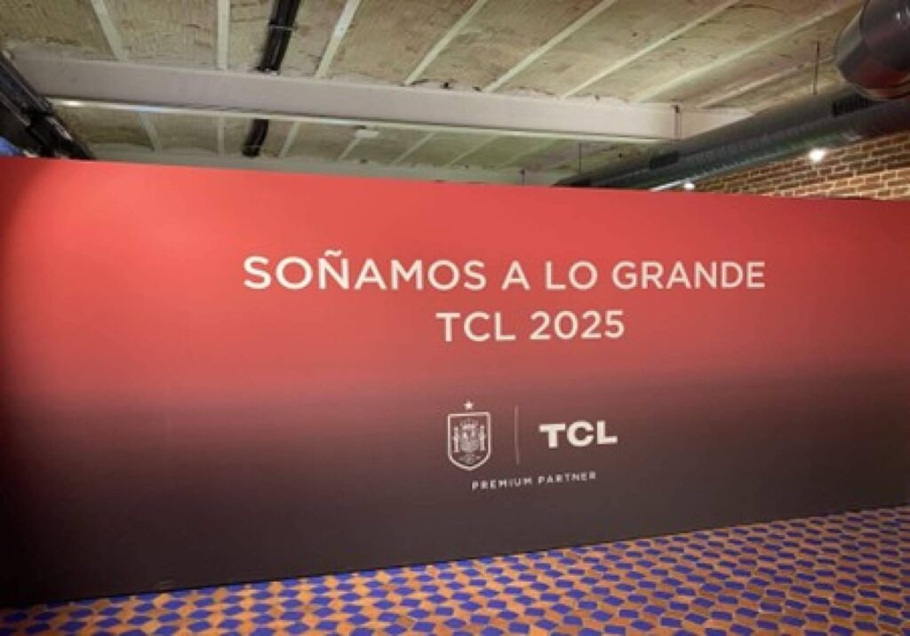 TCL, marca líder en Mini-Led, despliega sus novedades para 2025 en un showroom exclusivo para clientes