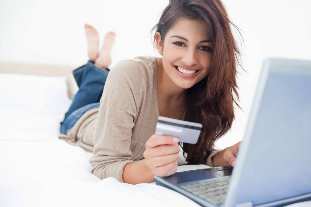 La tarjeta de crédito de Plazo Credit destaca por sus beneficios personalizados y solicitud 100% digital
