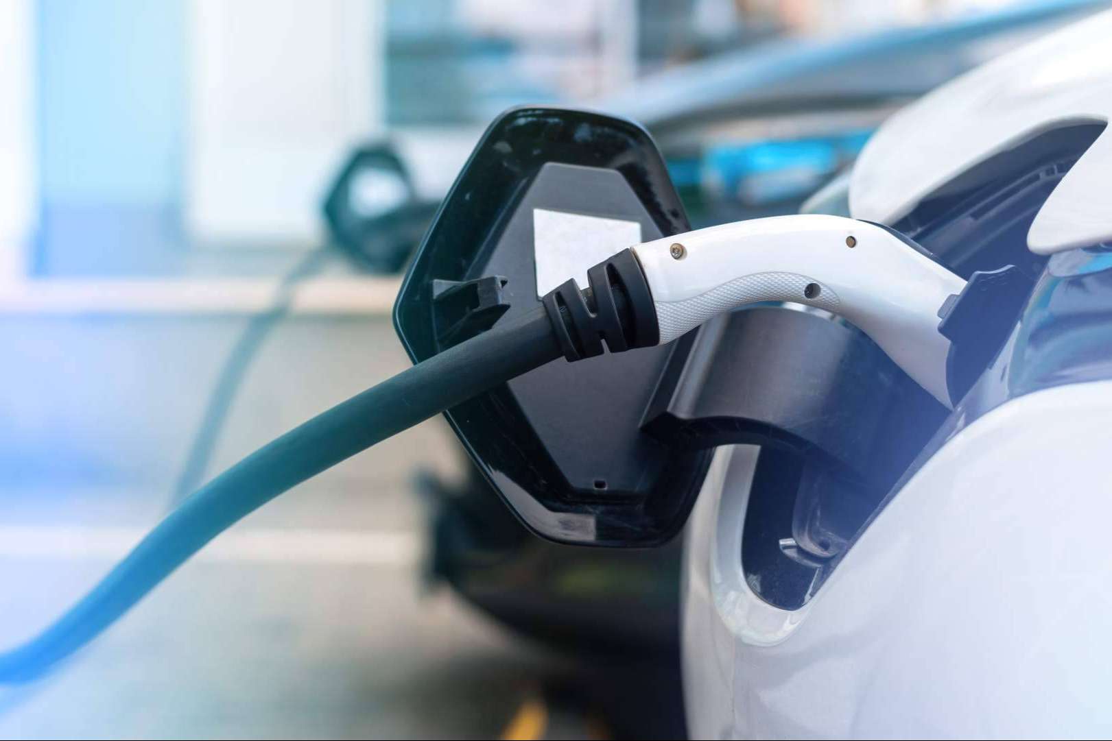 La instalación de cargadores eléctricos se simplifica con ayudas y gestión integral de Alromar