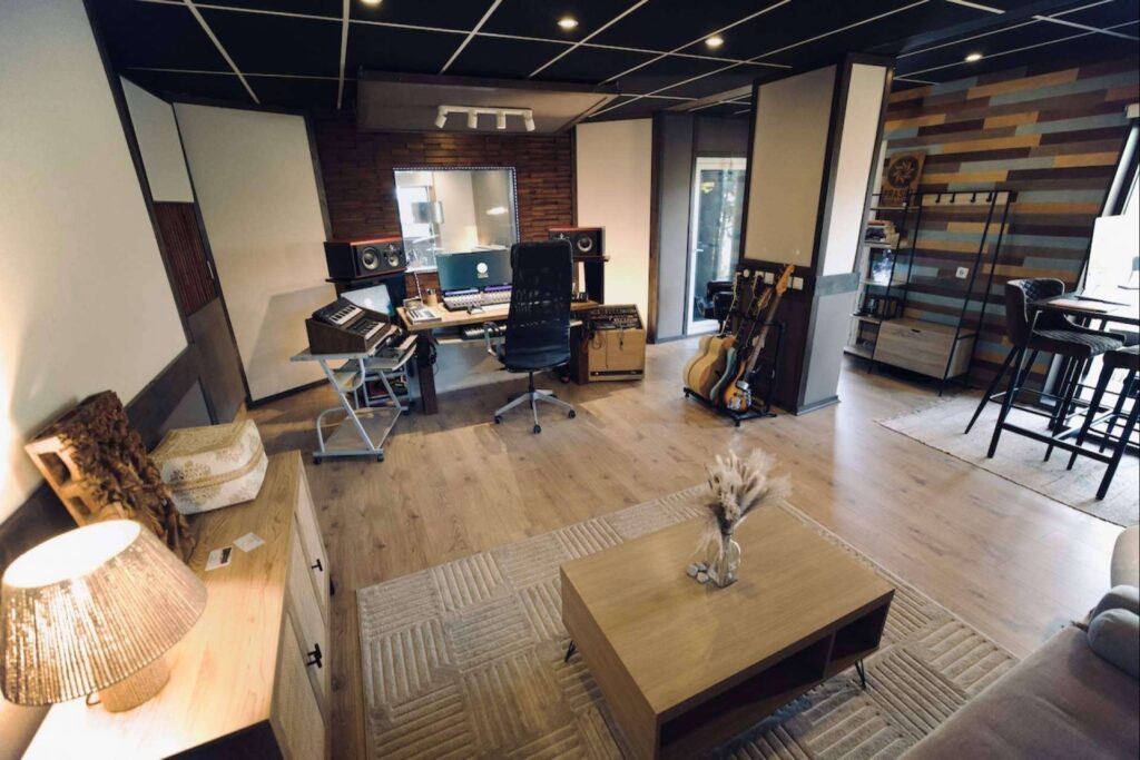 Prasat Bayon Studio; Un refugio creativo para singer-songwriters del siglo XXI