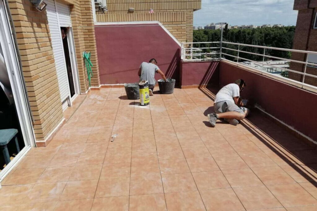 Evitar goteras por filtraciones de agua en una vivienda gracias a una buena impermeabilización