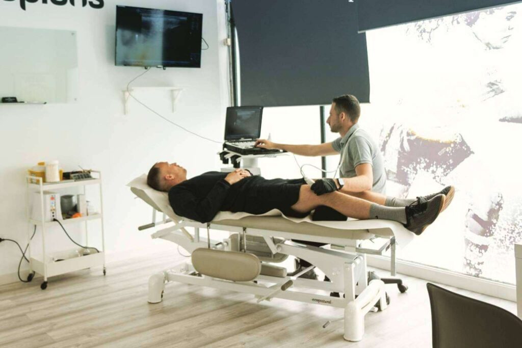 Fisioterapia avanzada y tecnología; la apuesta de Sapiens en la recuperación de artrosis