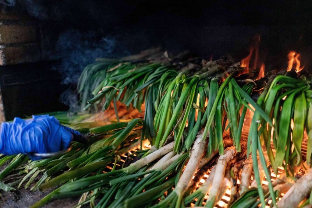 Pasa Tapas convierte la calçotada en una experiencia gastronómica imprescindible en Barcelona