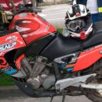 ADHESIVOSEMBARRADOS destaca en el diseño de adhesivos personalizados para motos de campo