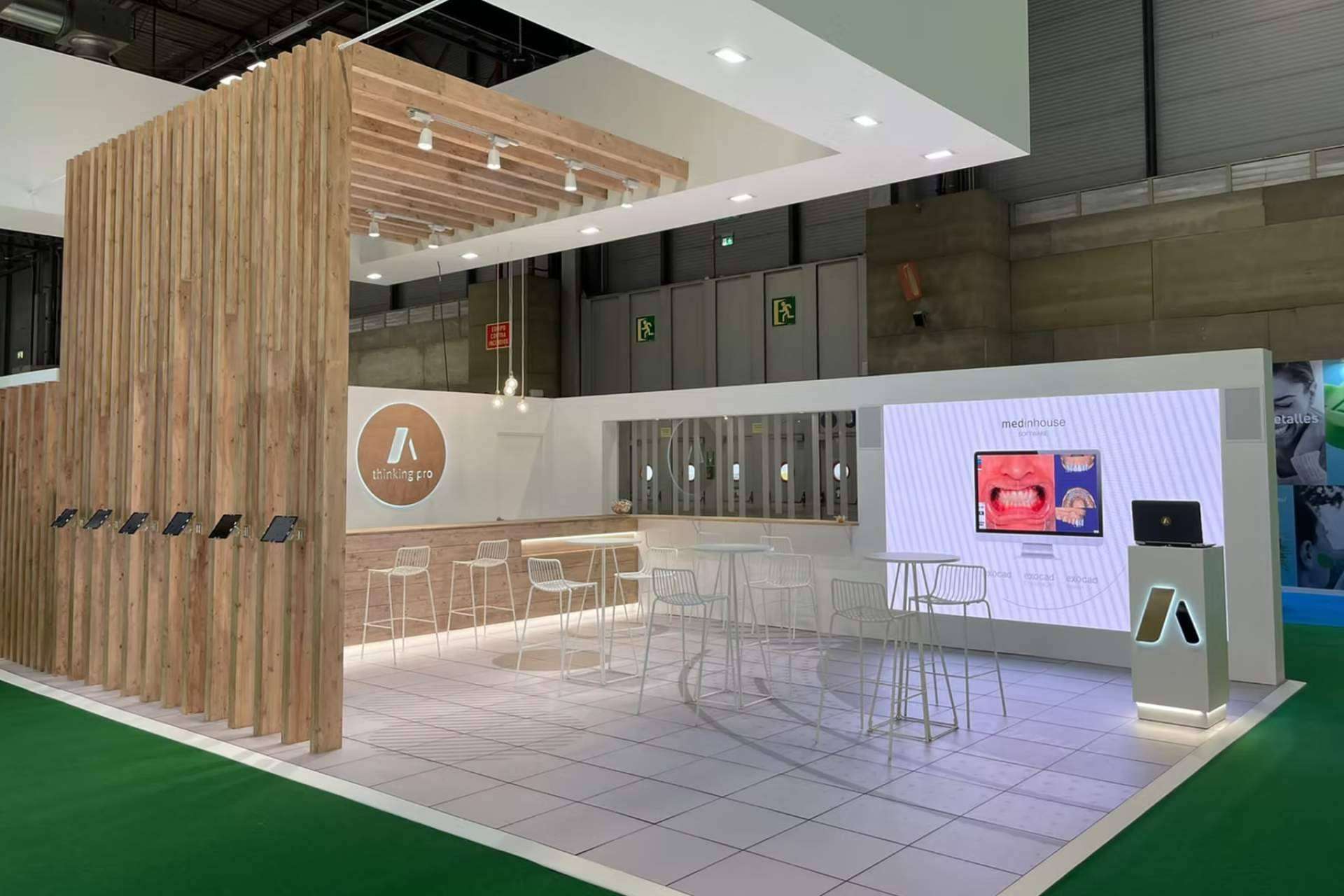 Organización de eventos y diseño estratégico de stands; recomendaciones para maximizar el impacto