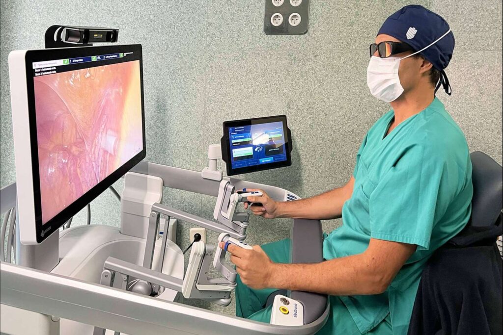 ROC Clinic destaca por su alta especialización en cirugía robótica aplicada a la urología