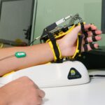 “El éxito de la neurorrehabilitación robótica en el Parkinson es lograr que el paciente se mantenga estable y conserve su calidad de vida el mayor tiempo posible”, explica la fisioterapeuta Sara García Delgado