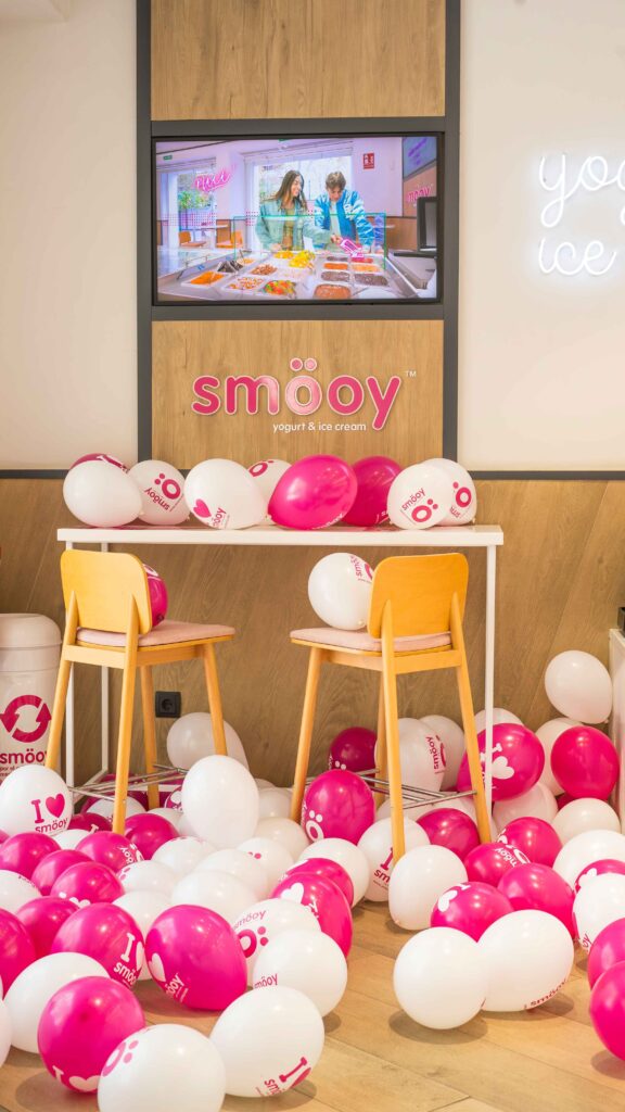 smöoy celebra 15 años de innovación y expansión global en el sector del yogur helado