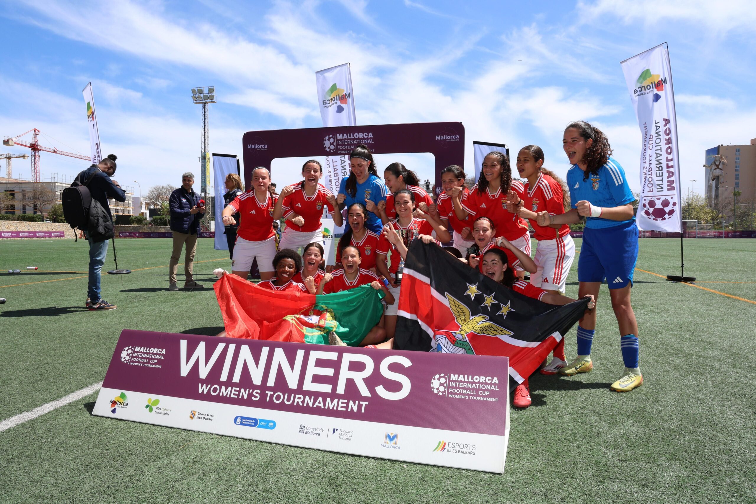 El SL Benfica Sub-17 se proclama campeón del Mallorca International Football Cup – Women’s Tournament El SL Benfica Sub-17 se proclama campeón del Mallorca International Football Cup – Women’s Tournament