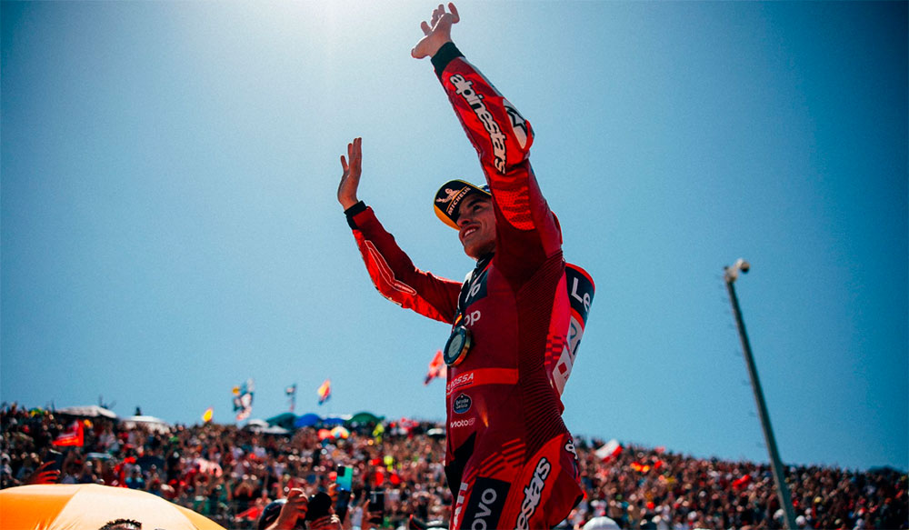 Marc Márquez aprovecha la caída de Quartararo; Alex Márquez y Bagnaia cierran el podio