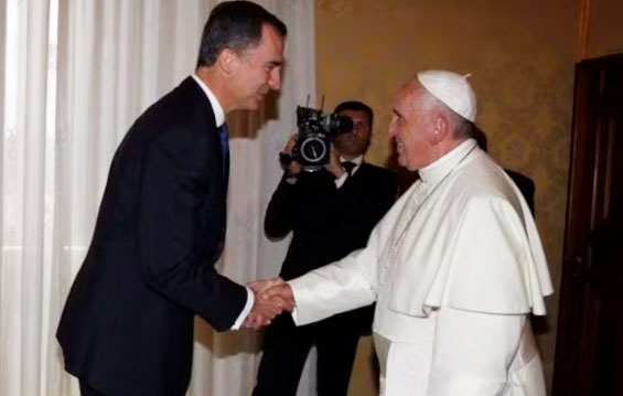 El mensaje de pesar del Rey Felipe VI al cardenal Battista Re en la muerte del Papa