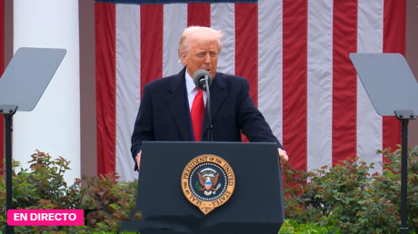 Trump con revancha y resentimiento levanta un muro brutal a las importaciones