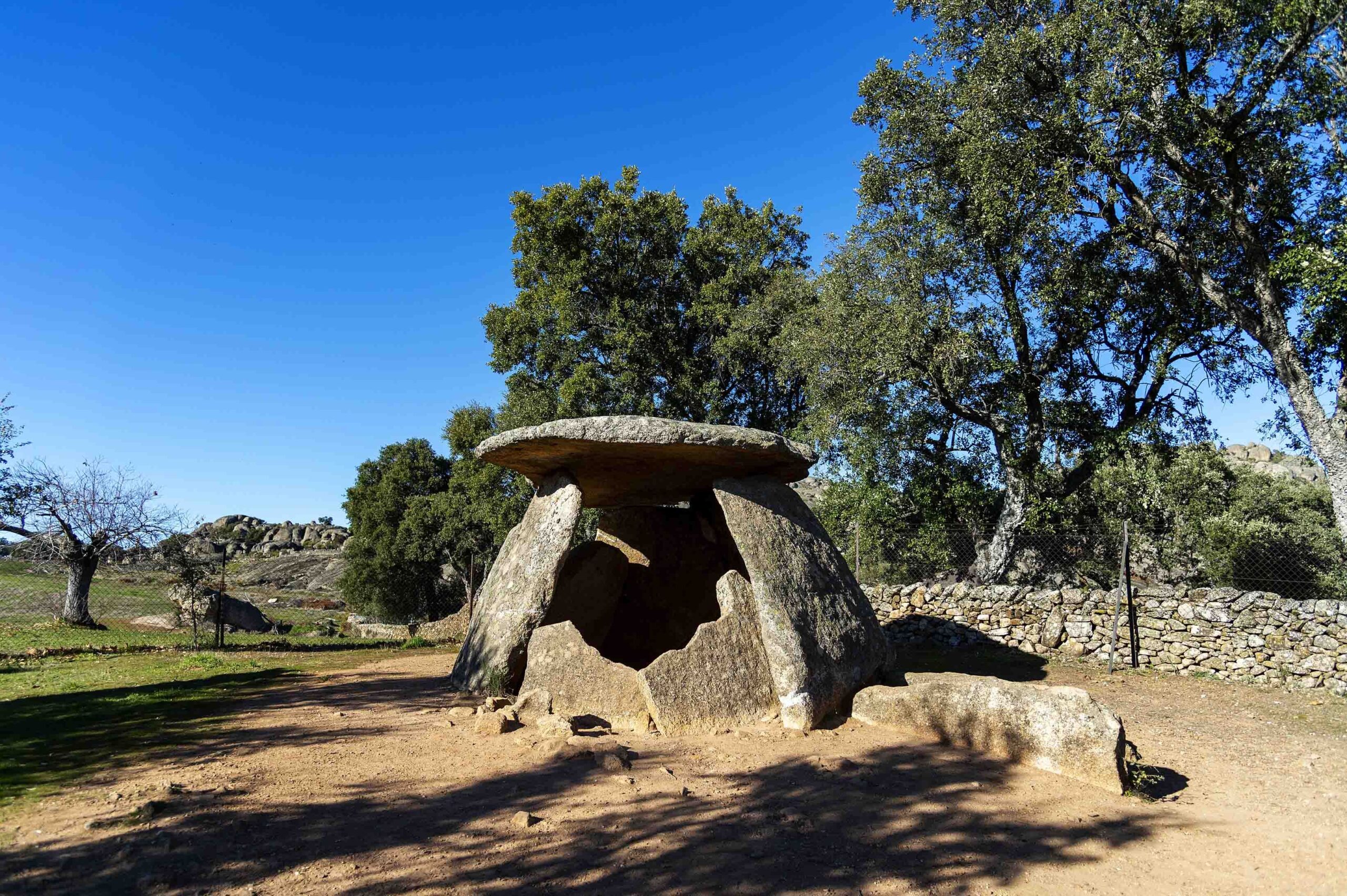 El Monumento de La Data en Valencia de Alcántara se incorpora al patrimonio natural de la Red Medieval