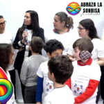 Abraza la Sonrisa: El fenómeno global que está transformando la comunicación sobre neurodiversidad