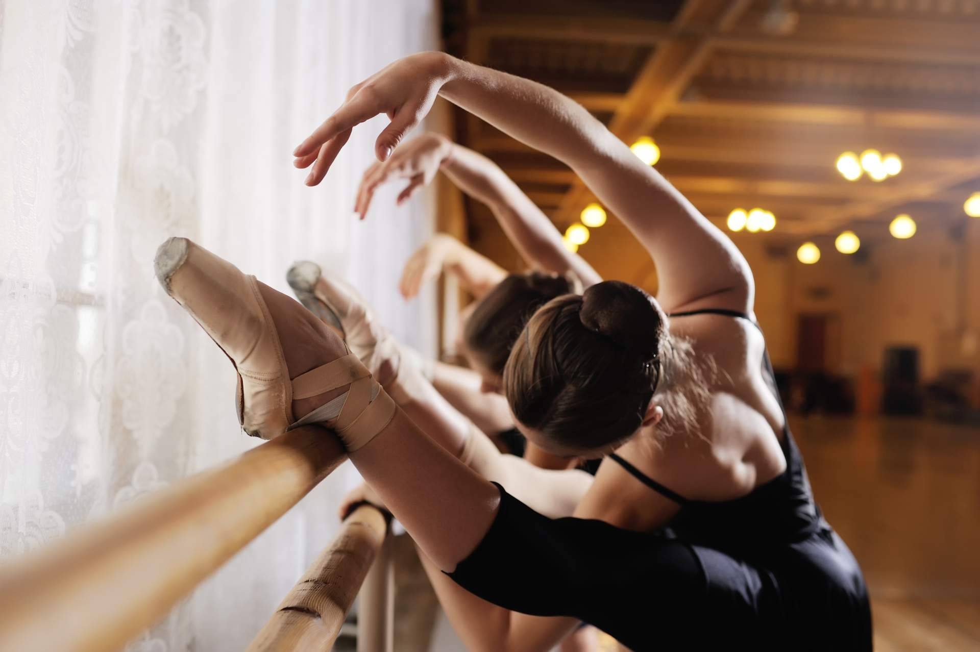 Fitness Ballet permite descubrir el secreto del entrenamiento de las bailarinas Fitness Ballet permite descubrir el secreto del entrenamiento de las bailarinas