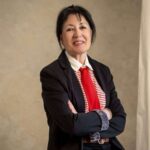 ´Brindo por la vida´; Lola Ligero Coronel eleva la poesía como refugio, desafío y celebración.