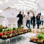 Lago Empedrado publica guía experta sobre el alquiler de mobiliario para eventos según su tipología