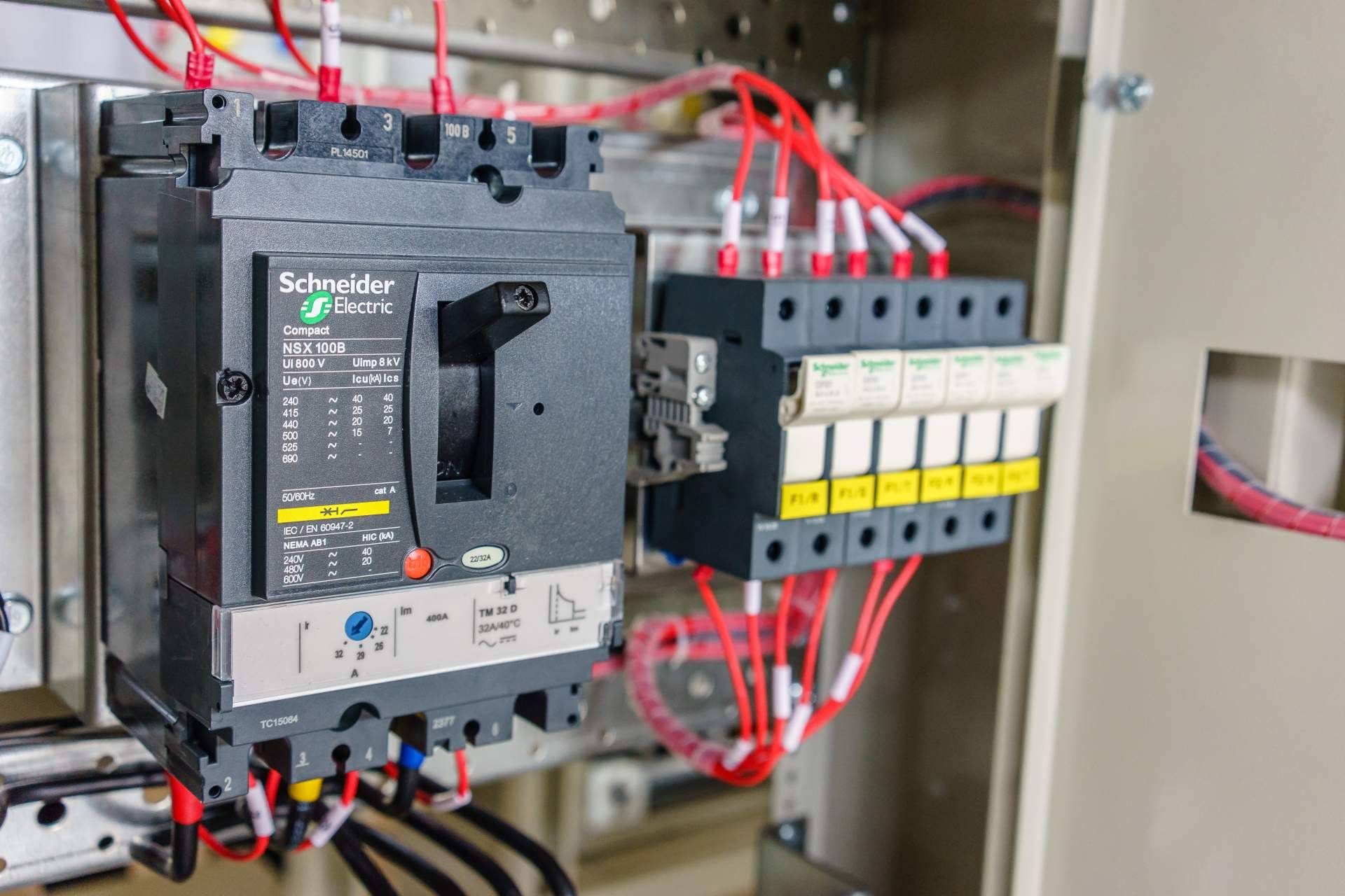 Cadenza Electric amplía su catálogo con material eléctrico Schneider Electric a precios competitivos