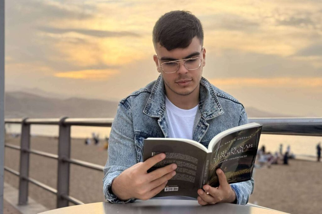 ‘Entre penas y páginas’; la obra que transforma el dolor en arte literario
