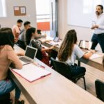 Los estudiantes españoles alargan más la financiación de los programas de formación no reglada que la de los títulos oficiales, según un estudio de Aplazame
