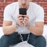 La era digital y su vínculo con el uso excesivo de dispositivos electrónicos
