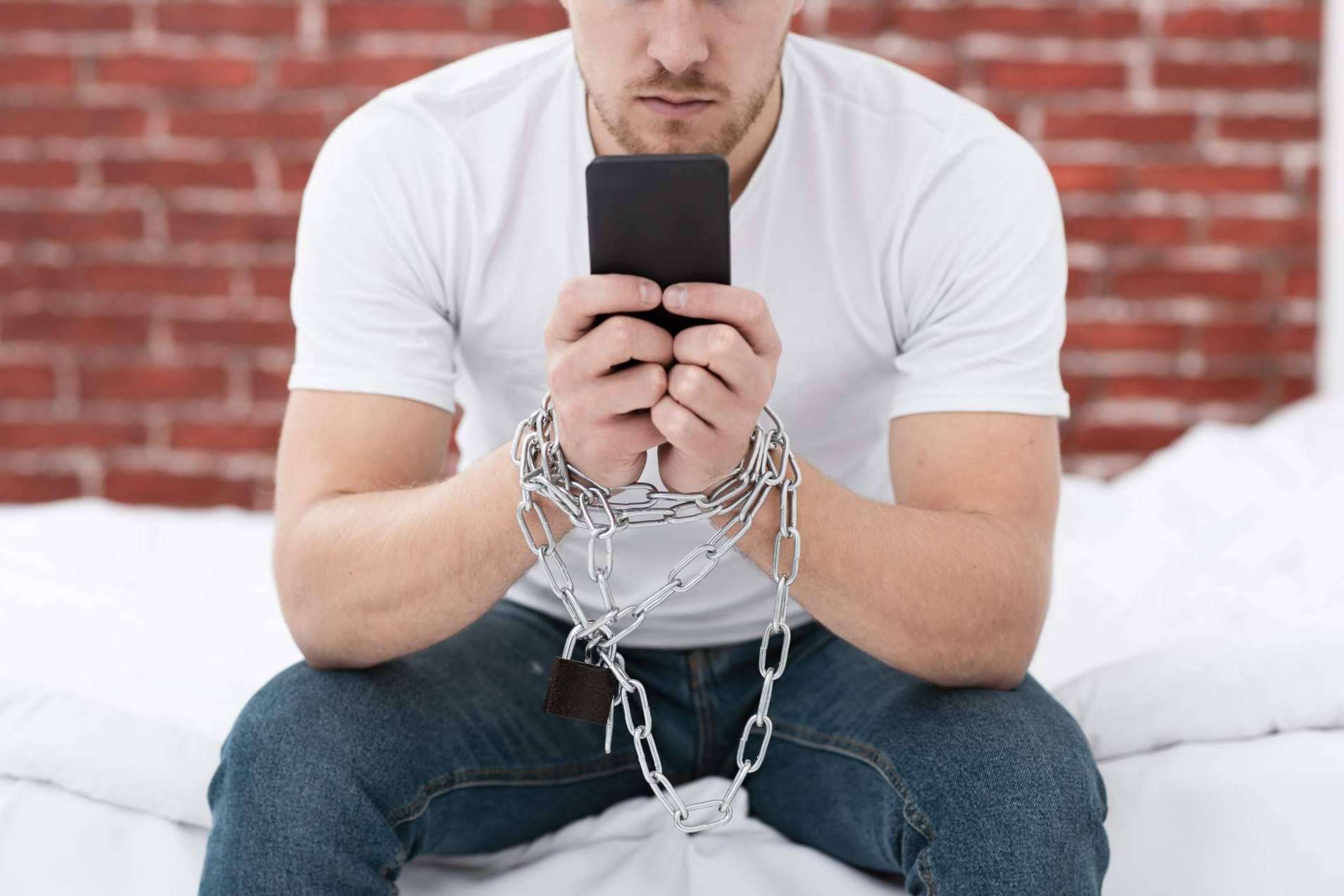 La era digital y su vínculo con el uso excesivo de dispositivos electrónicos La era digital y su vínculo con el uso excesivo de dispositivos electrónicos