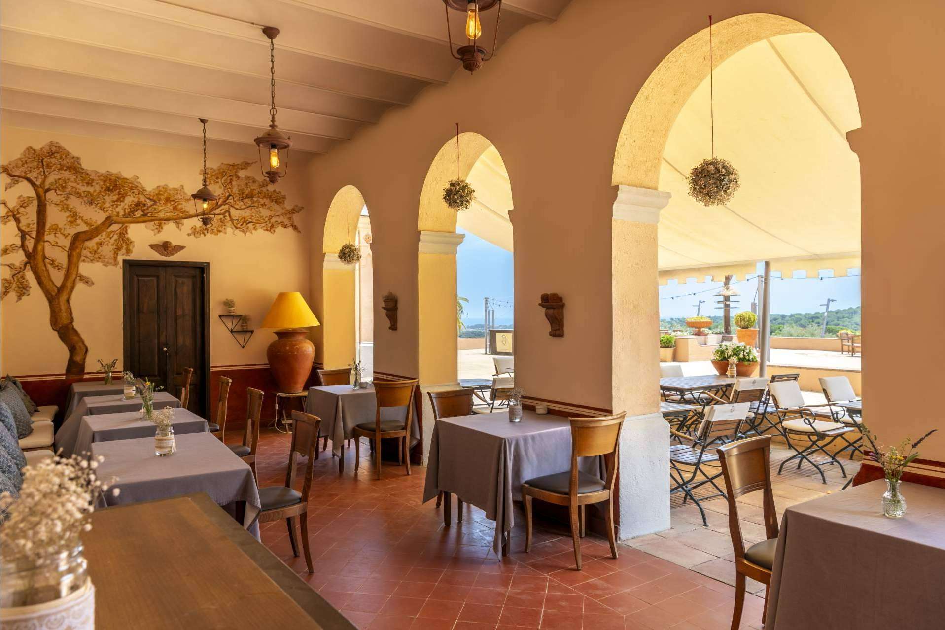 Restaurante Sant Pere del Bosc; Cocina catalana de autor en un entorno natural único Restaurante Sant Pere del Bosc; Cocina catalana de autor en un entorno natural único