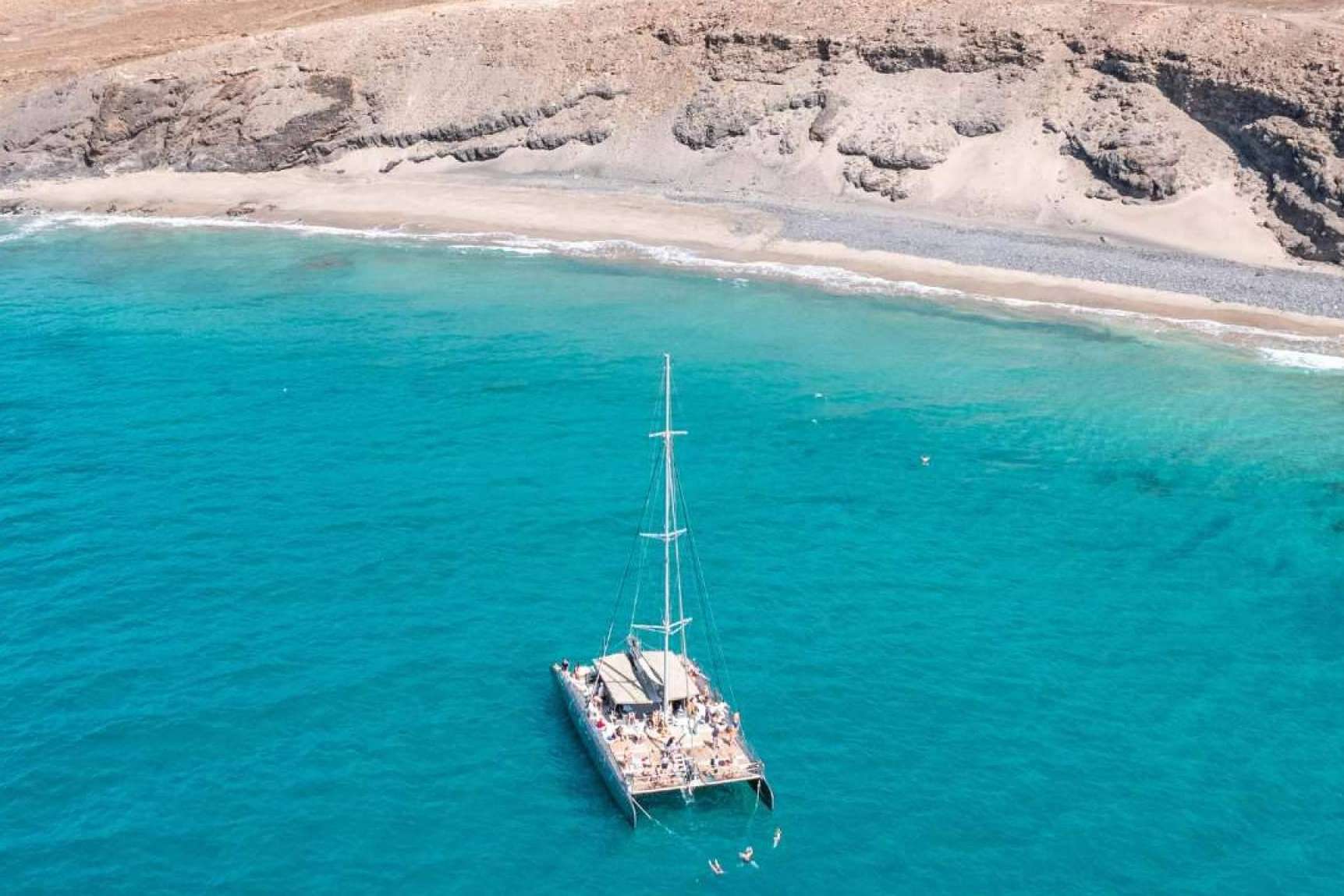 Magic & Sailing apuesta por la sostenibilidad en sus excursiones en catamarán en Fuerteventura