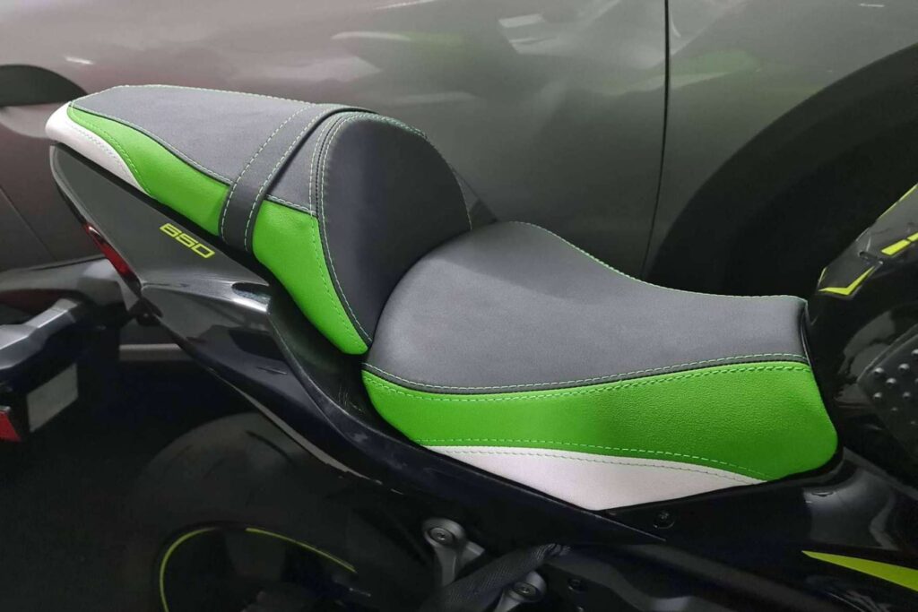Tapizar asiento de moto con diseño personalizado, el valor diferencial de JM-FUNDAS