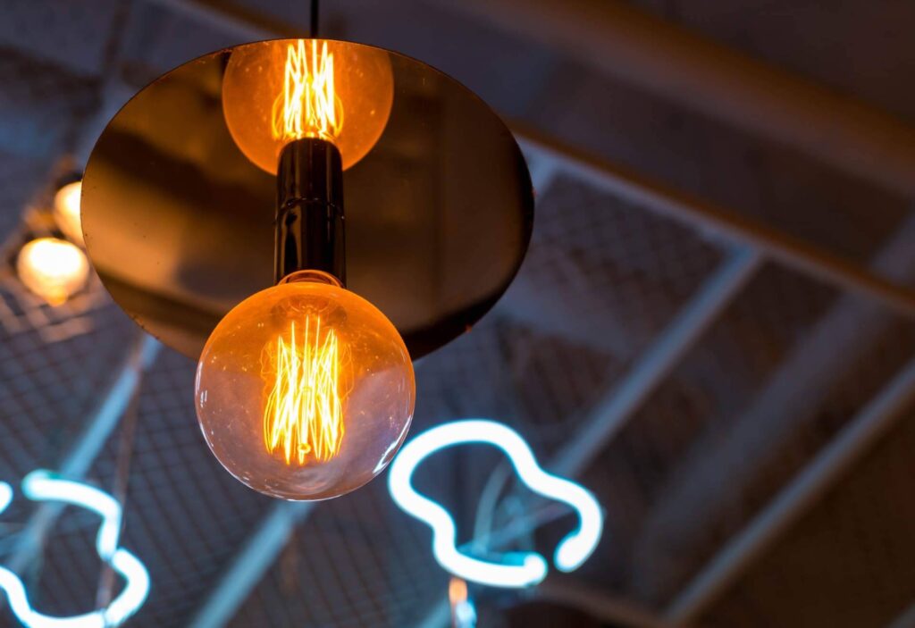 Estrategias para conseguir luz barata y reducir el consumo energético