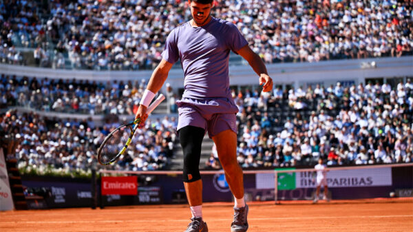 Carlos Alcaraz supera con errores a Lorenzo Musetti y alcanza su primera final en Roma Carlos Alcaraz supera con errores a Lorenzo Musetti y alcanza su primera final en Roma