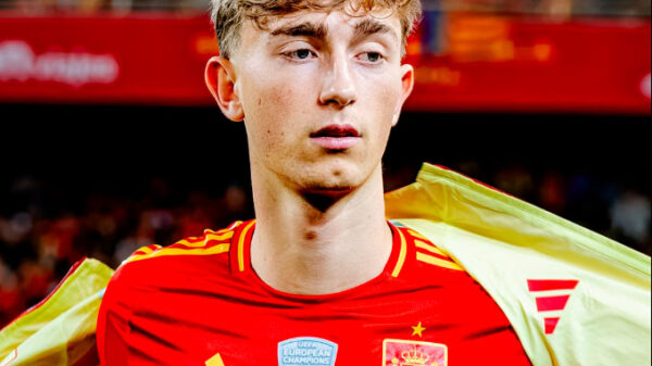Dean Huijsen, un gigante de 1,97 m, clave en la selección de España, la primera apuesta de Florentino