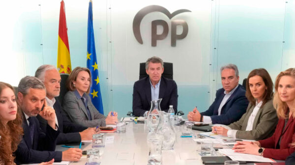 Colapso de Sánchez en una cadena de crisis y bajo la presión en el pulso de BBVA y Sabadell