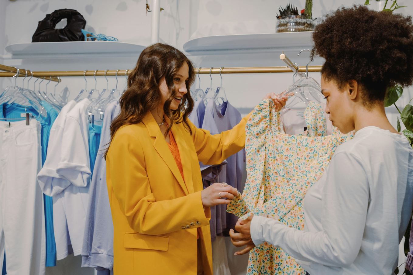 De dependiente a asesor: cómo la tecnología RFID está transformando al empleado en tienda