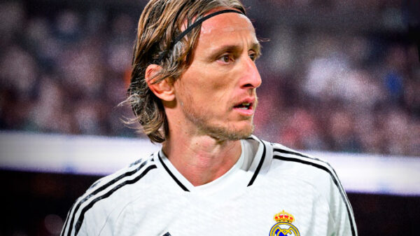Luka Modric se despide del Bernabéu pero no abandona el Real Madrid hasta después del Mundial de Clubes Luka Modric se despide del Bernabéu pero no abandona el Real Madrid hasta después del Mundial de Clubes