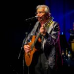 Sesión histórica con el concierto homenaje a Joan Manuel Serrat celebrado en el mismo espacio donde debutó hace 60 años Sesión histórica con el concierto homenaje a Joan Manuel Serrat celebrado en el mismo espacio donde debutó hace 60 años